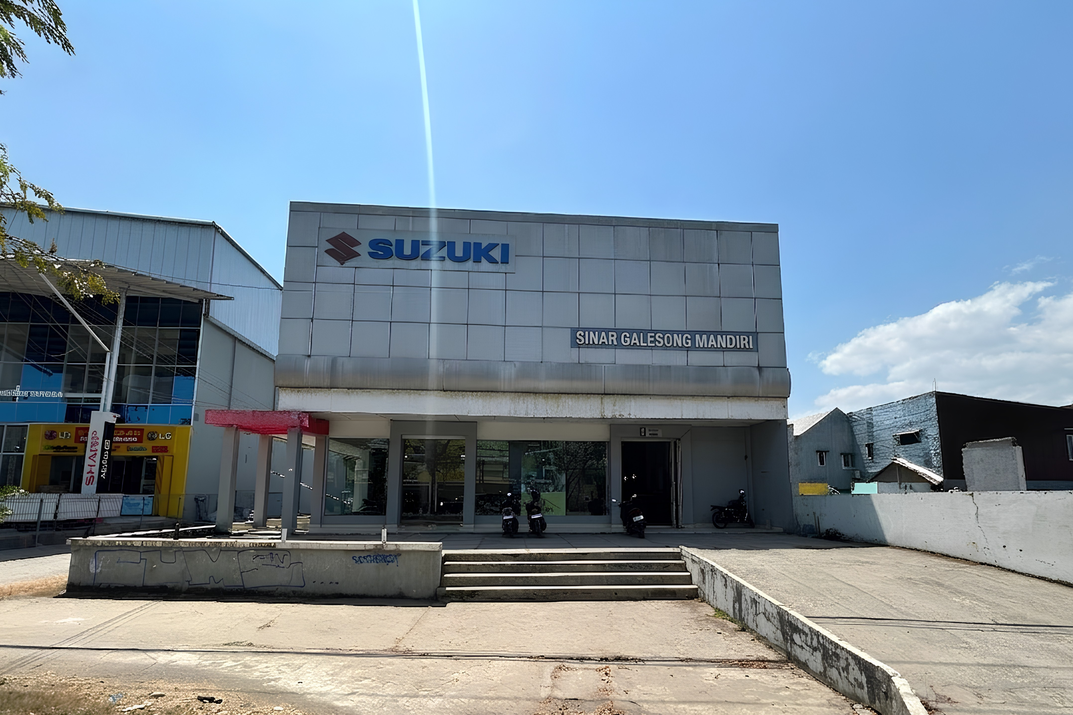 Showroom Suzuki Aroepala
